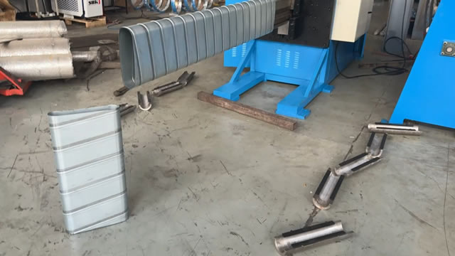 Máy sản xuất ống gió oval